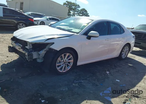 2021 Toyota Camry Le из США, поврежденный, VIN 4T1C11AK2MU454065